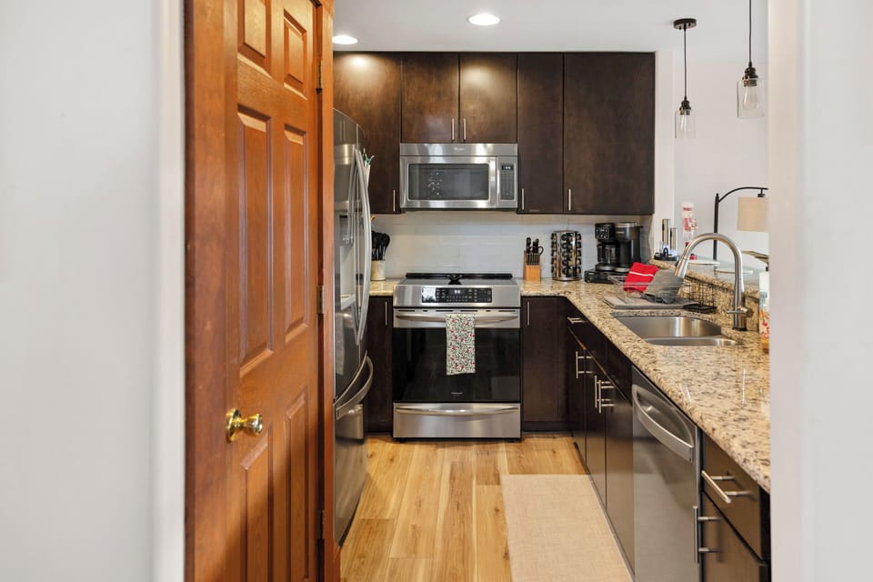 Full gourmet kitchen with small appliances