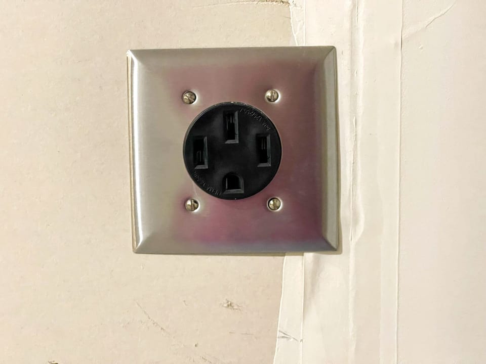 220 V Outlet in Garage