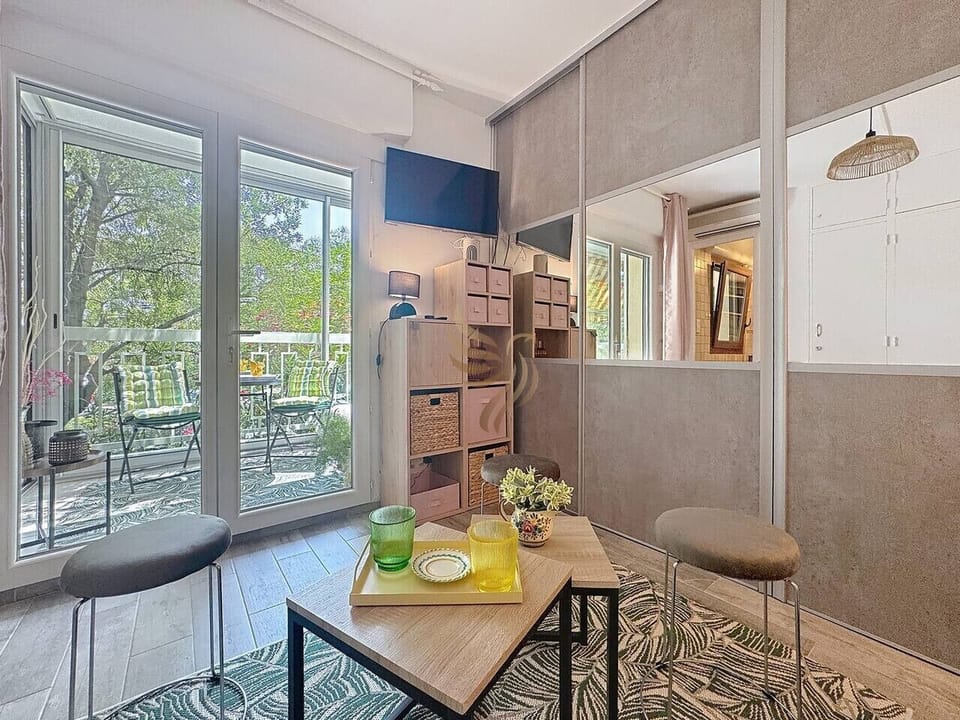 Studio 201–2 people Comfort, terrace-veranda-WiFi Apartment in Saint-Raphael