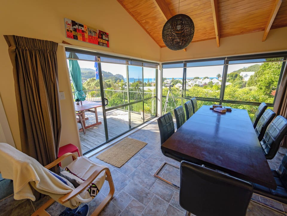 Dining room with view to the beach