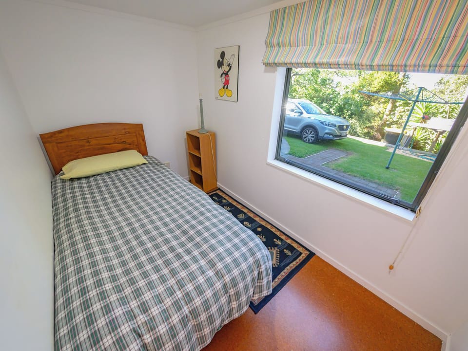 Fourth bedroom - single bed