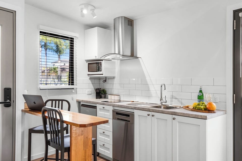 Kitchen amenities