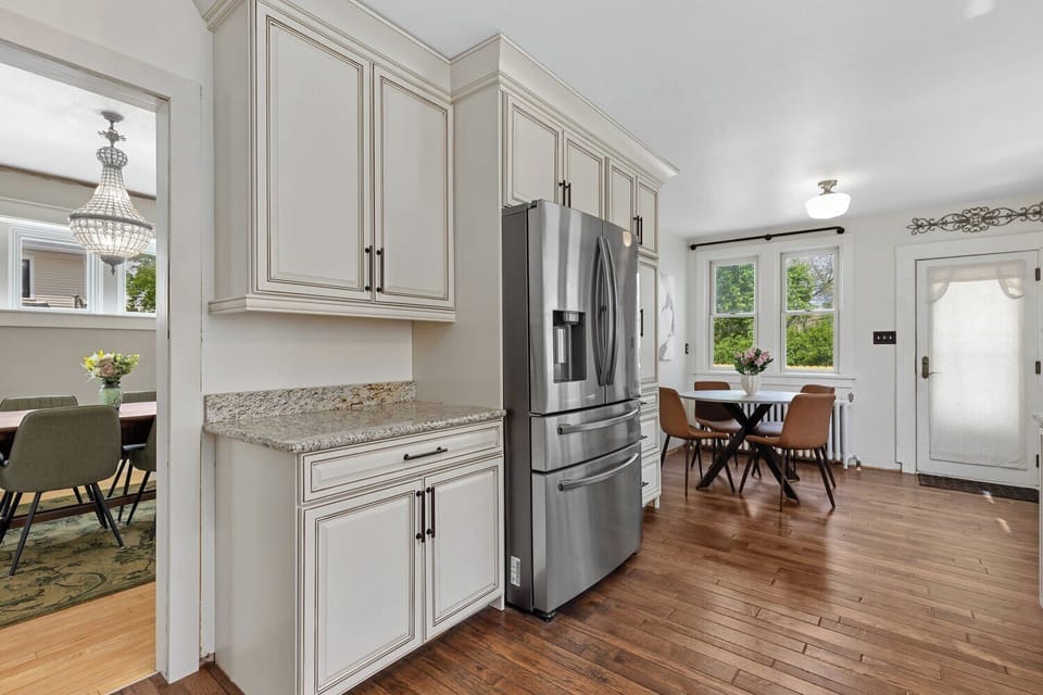 Spacious Gourmet Kitchen with Stainless Steel Appliances