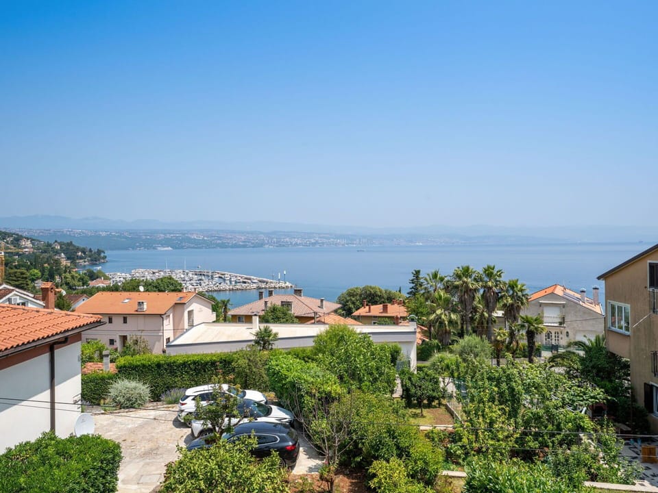Residential Area, Town, Roof, Coastal And Oceanic Landforms, Sea, Coast, Ocean, Suburb, Resort Town