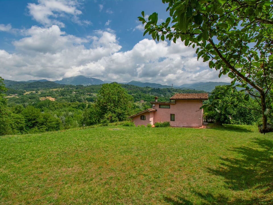 Grass, Grassland, Natural Landscape, Landscape, Hill, Rural Area, House, Plain, Land Lot, Ecoregion
