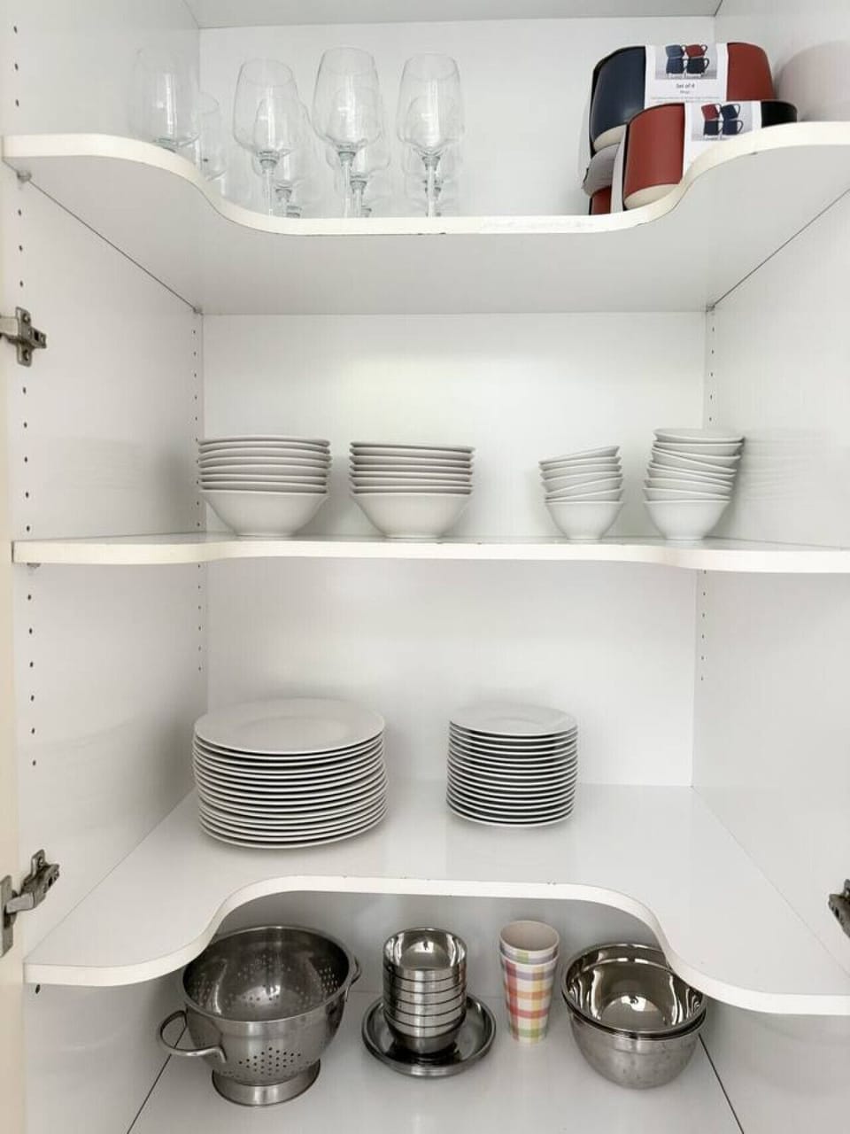 Full equipped spacious kitchen