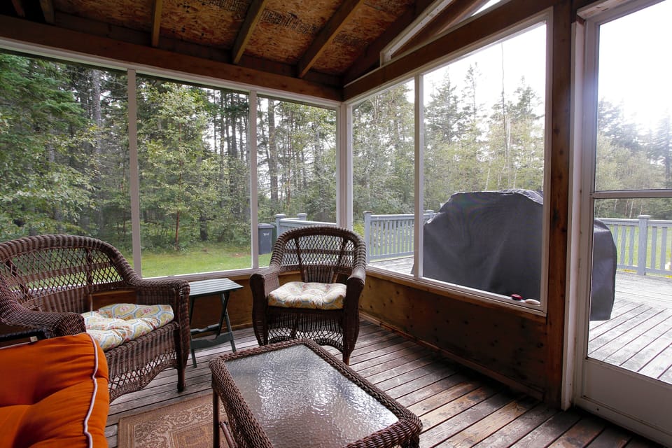 screened sunroom