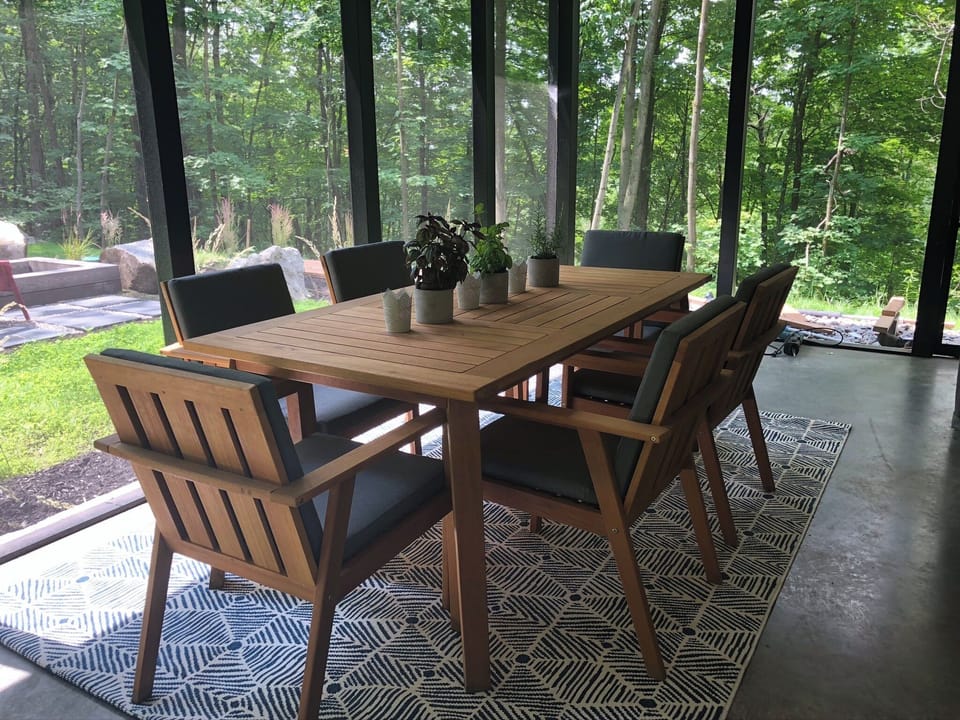 Outdoor dining