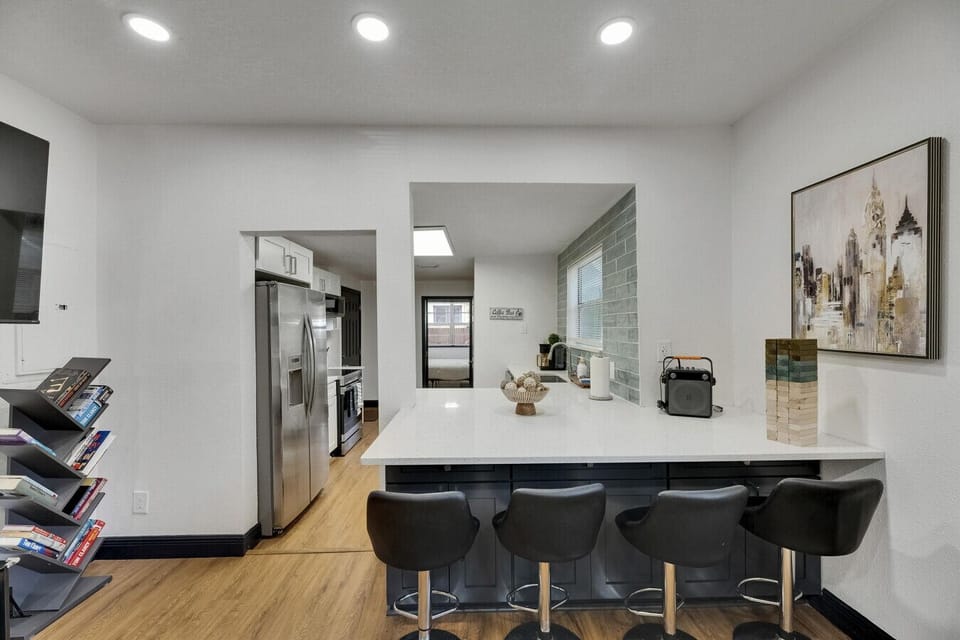 Kitchen Bar Area w/ Seating