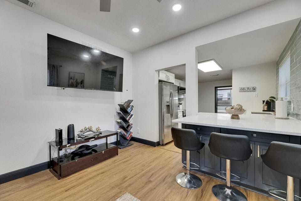 Kitchen Bar Area w/ Seating