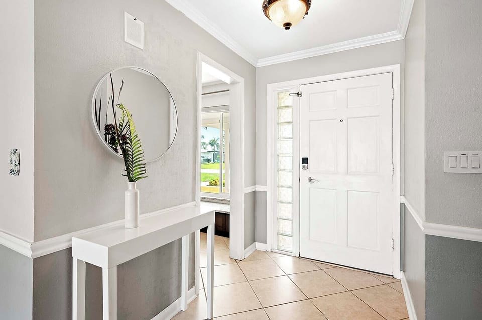 Foyer and Entrance of Modern Sailor