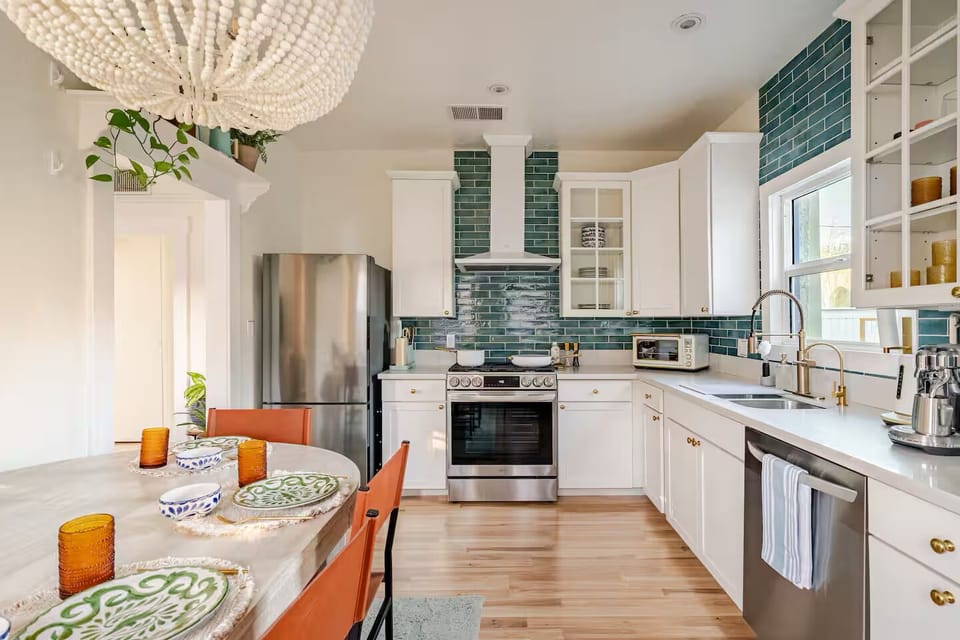 Kitchen with dining table seating 4. Cook breakfast and start your morning slow.