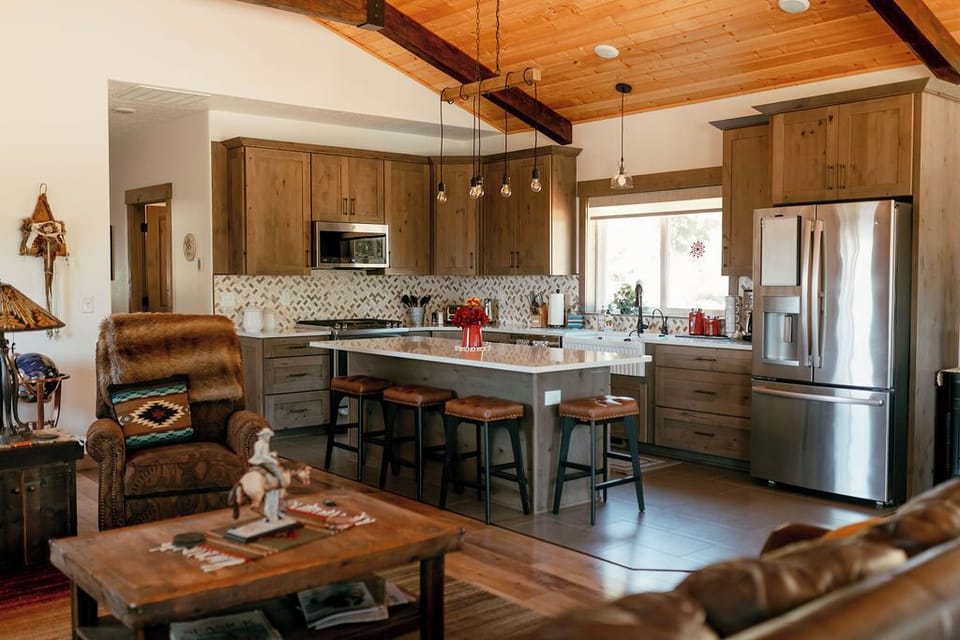 Open floor plan: Dining, kitchen, Livingroom