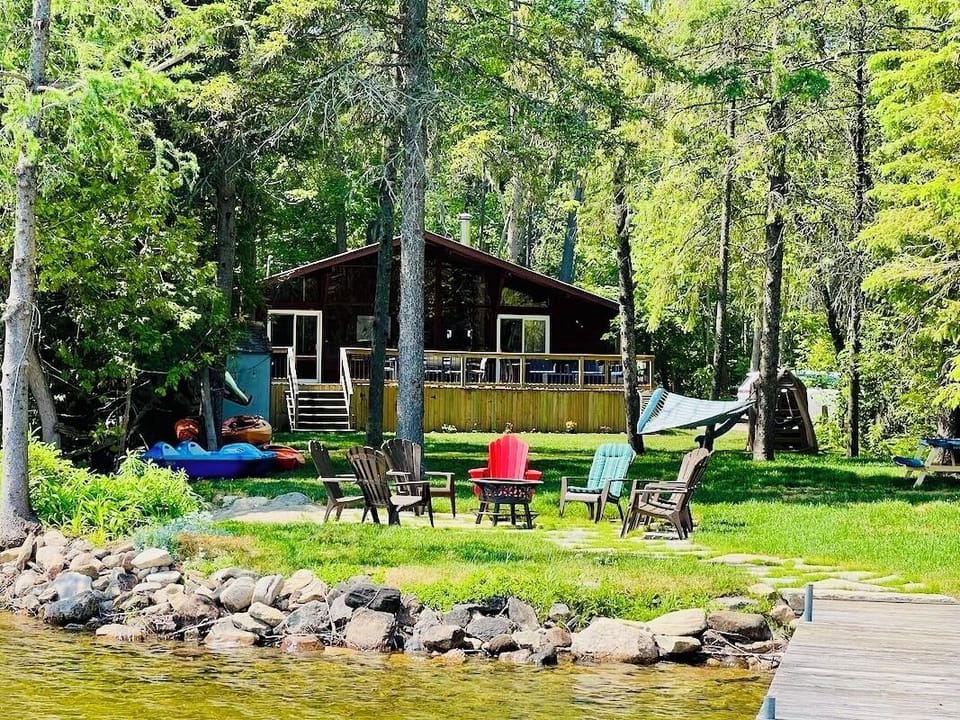 Lakeside chalet with plenty of activities for all age groups