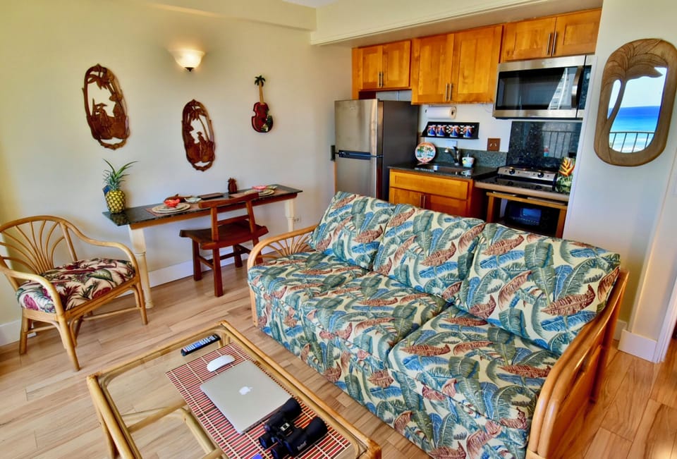 Pineapple Cottage #2 living room. 