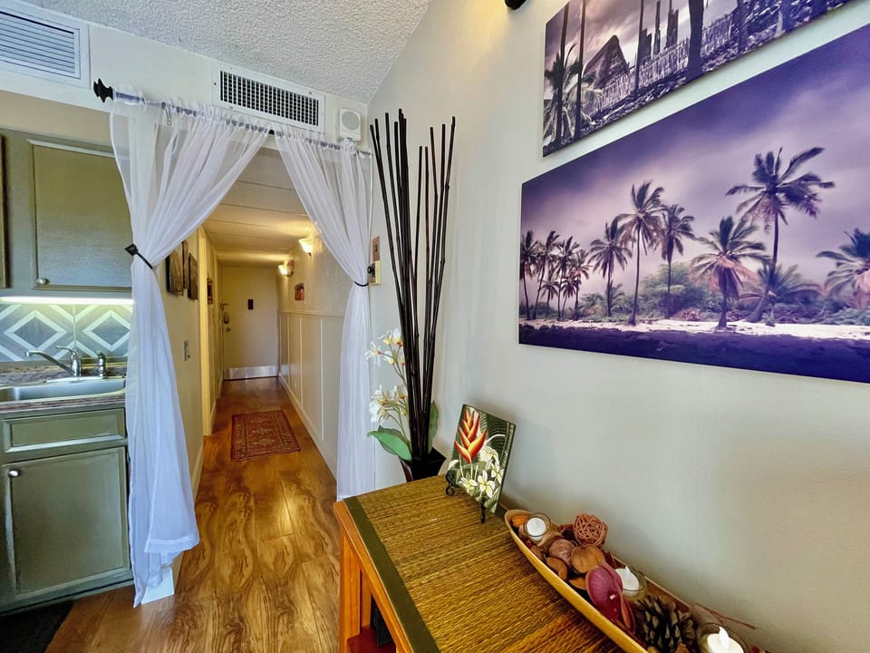 Cottage Waikiki. Central AC . 