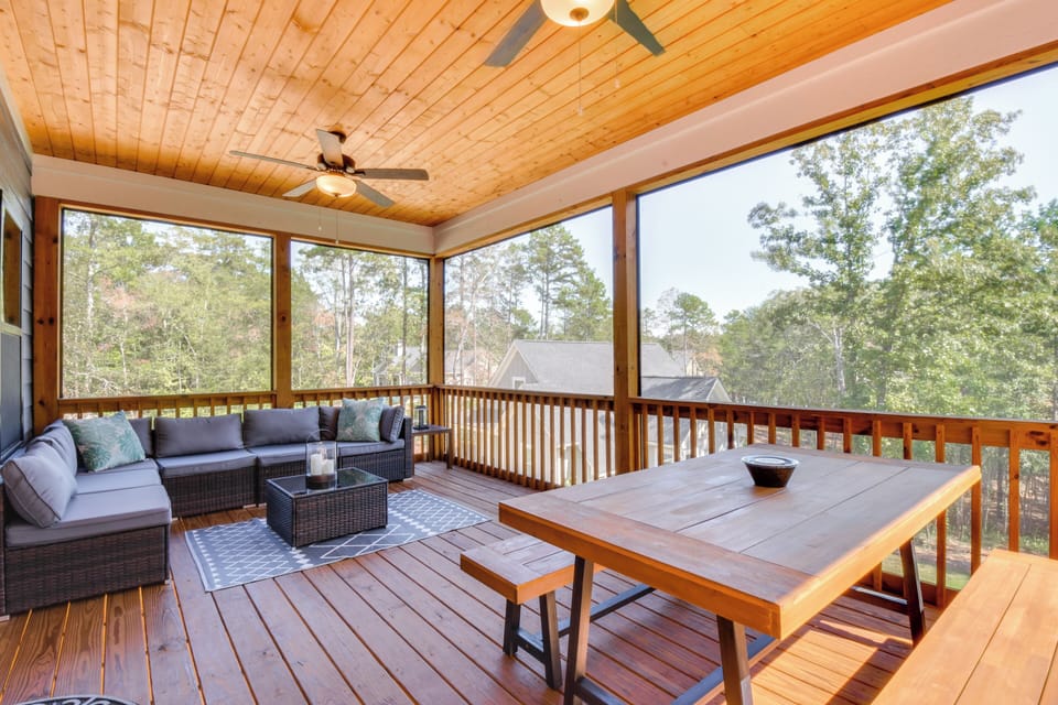 Lavonia Vacation Rental | 4BR | 3BA | 3,374 Sq Ft | 4 Steps to Enter