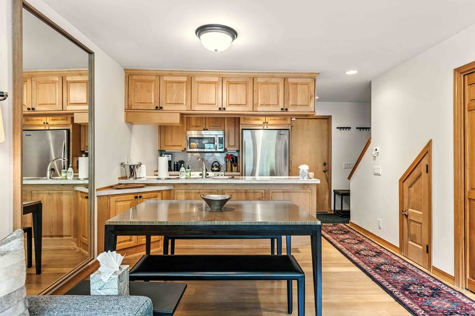 Full Kitchen and Dining