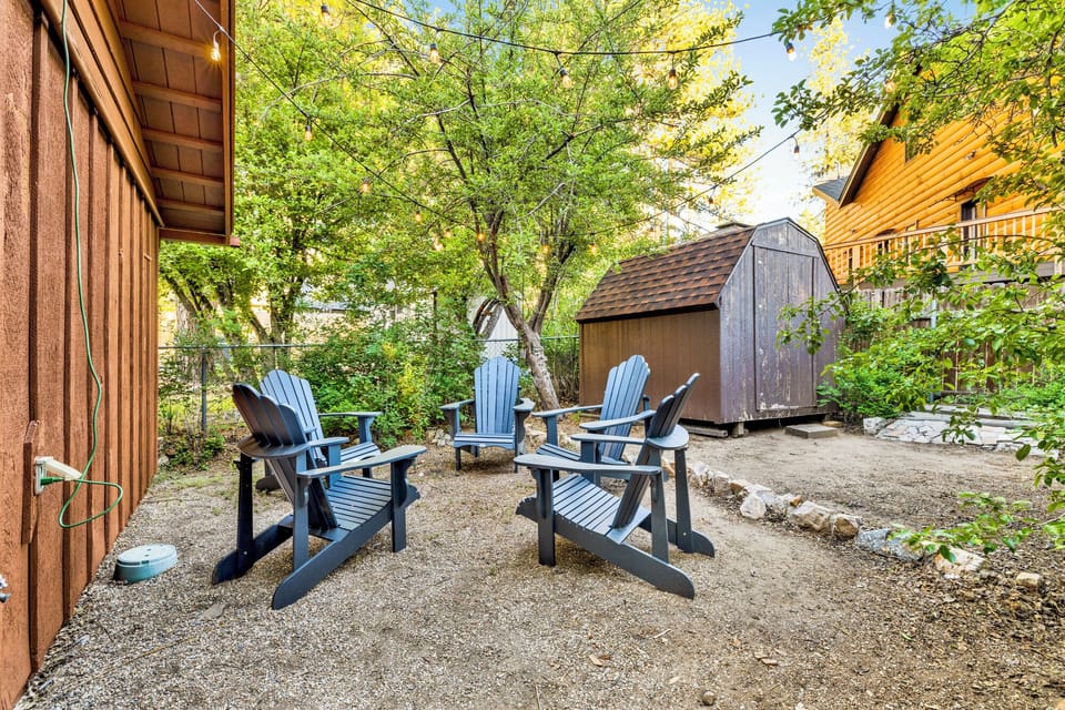Private outdoor area with a BBQ and comfortable seating, surrounded by tall pines, perfect for relaxing under the trees after a day of adventure—enjoy peaceful forest views, fresh air, and a truly rejuvenating stay.