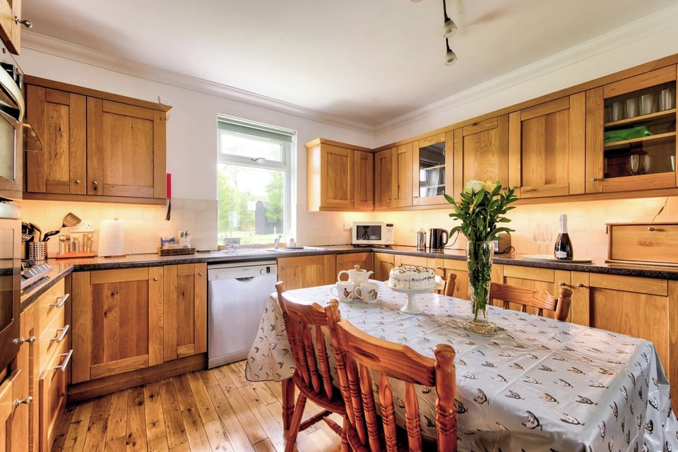 The kitchen has a smeg hob, dishwasher and American style fridge freezer