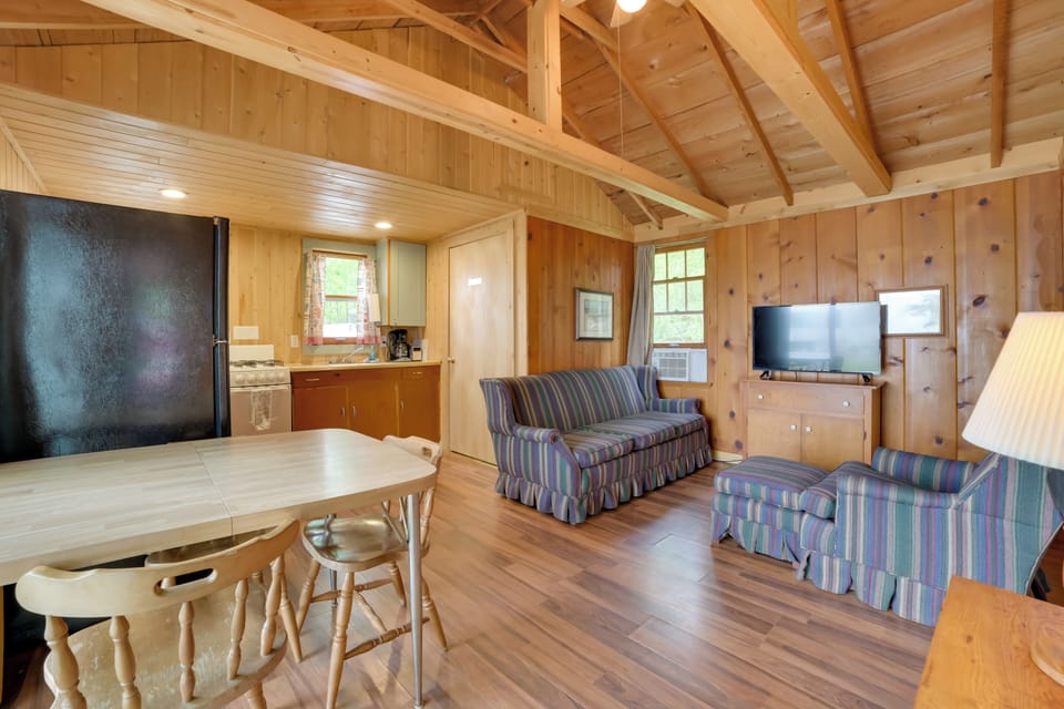 Living Room | Smart TV | Free WiFi | Central Heating