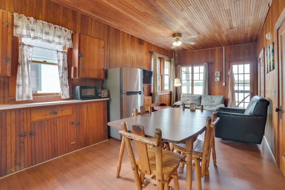 Living Space | Free WiFi | Central Heating | Smart TV