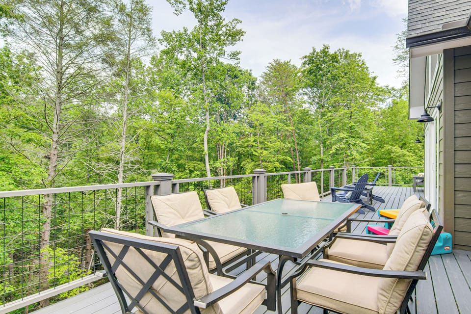 Deck | 2-Story House