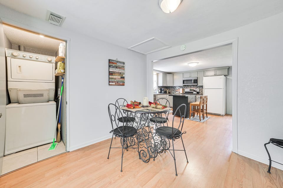 Dining Area | Washer & Dryer