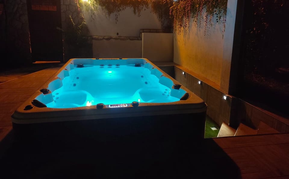 Indoor spa tub
