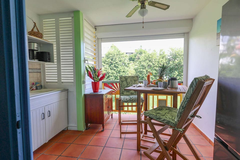 KITCHEN WITH DINING AREA