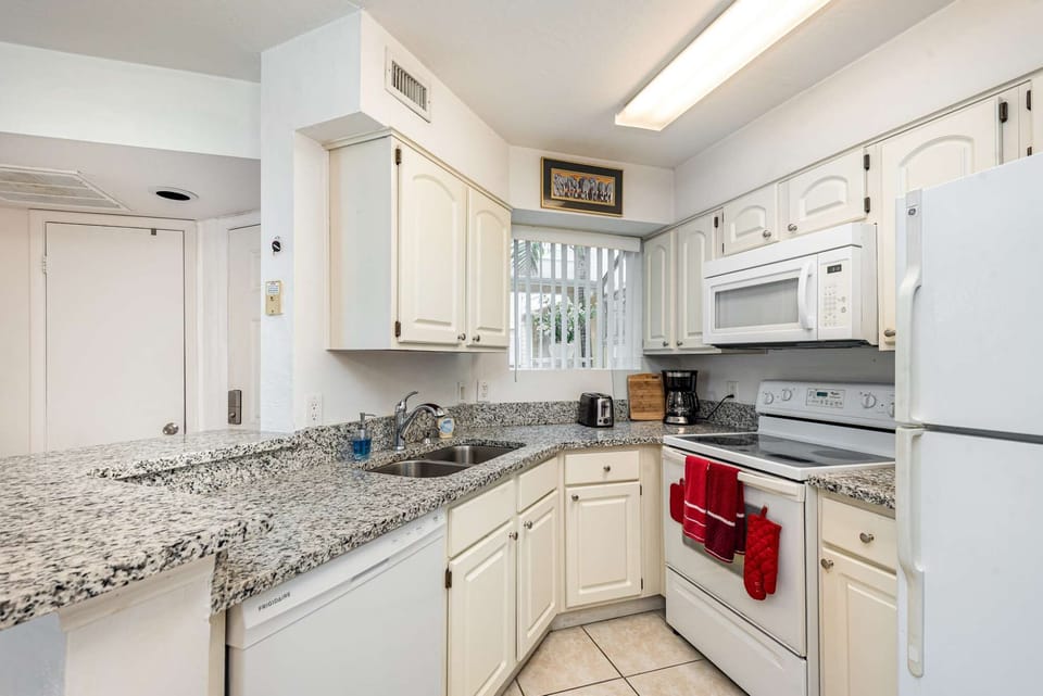 Newly remodeled stocked kitchen