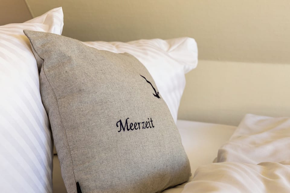 Bedroom with 'Meerzeit' Pillow
