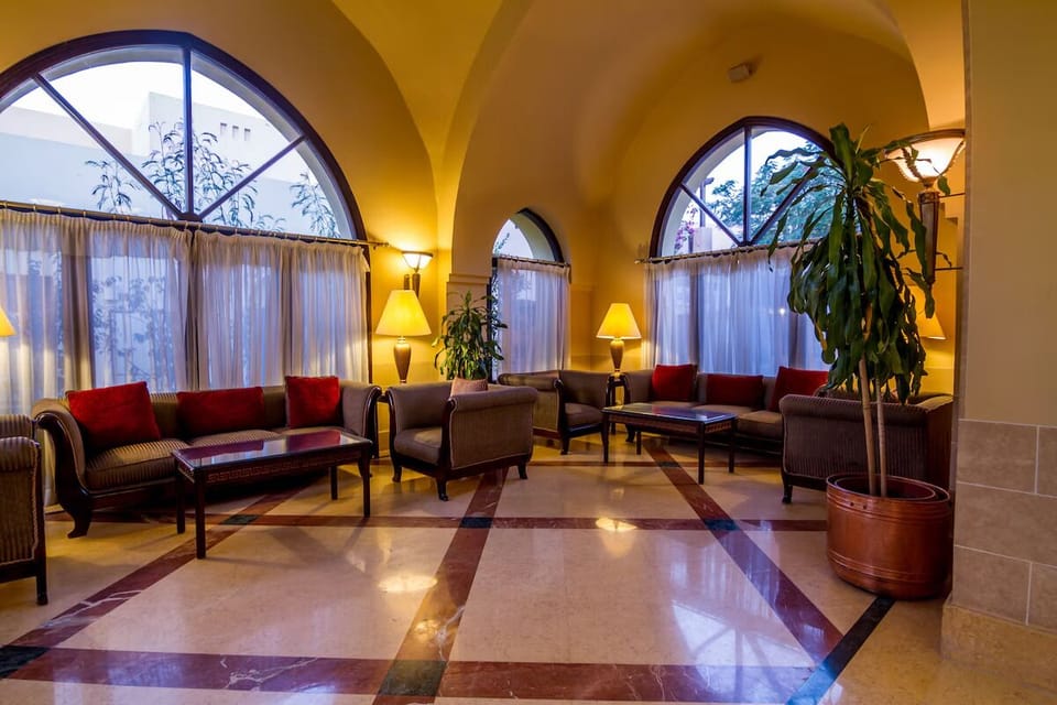 Settle in with friends for relaxed chats in airy comfort.