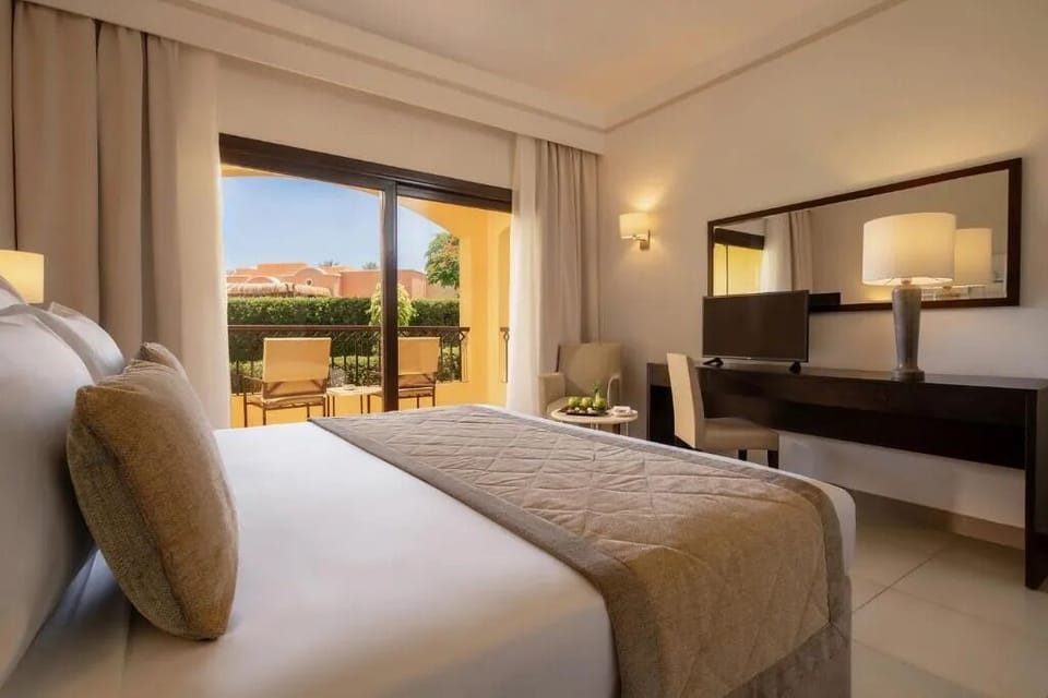 Settle in with a spacious layout, work desk, and balcony breeze.