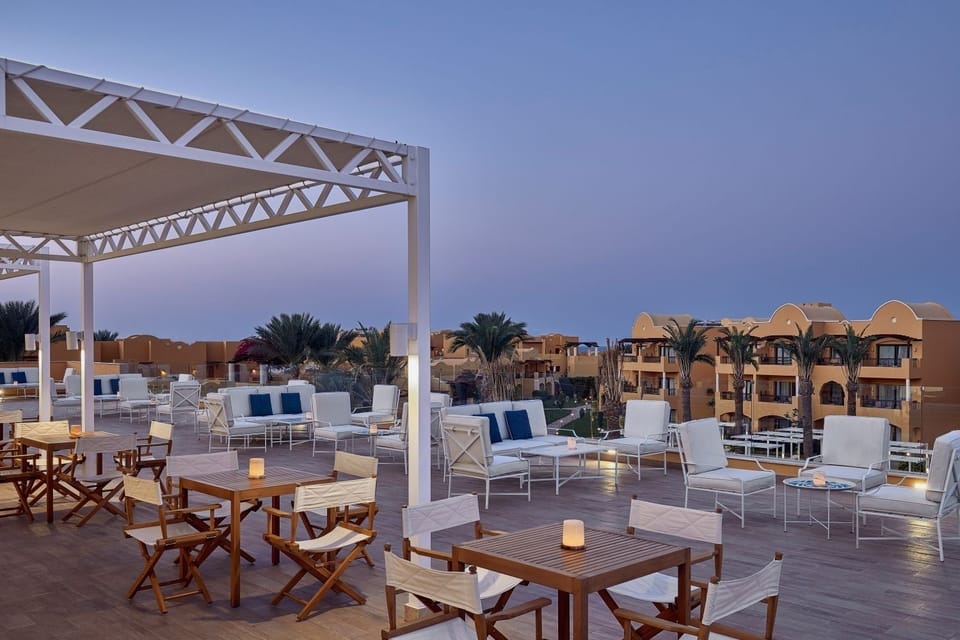 Choose your favorite table and enjoy calm, airy mornings.
