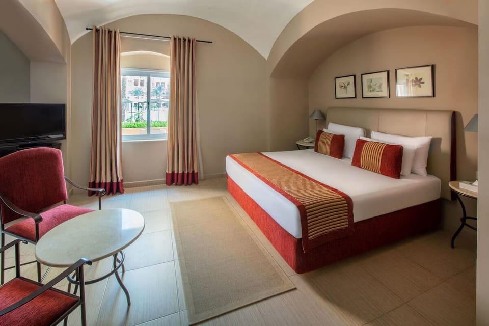 Unit with Queen bed. Exact unit will be assigned upon arrival. Views, colors, and decor may vary.