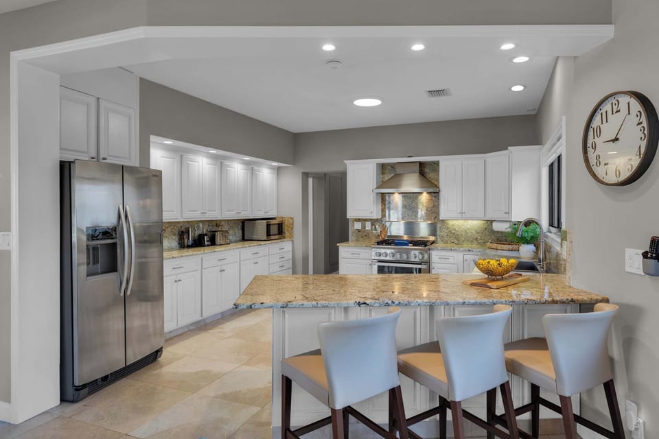 Fully Appointed Chef’s Kitchen & Bar