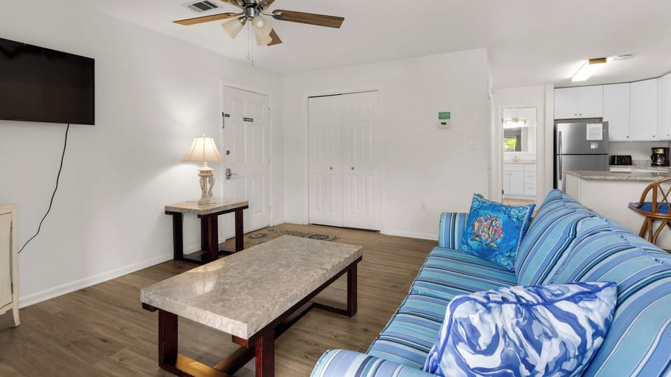 Beachwood Villas 1C - Living area