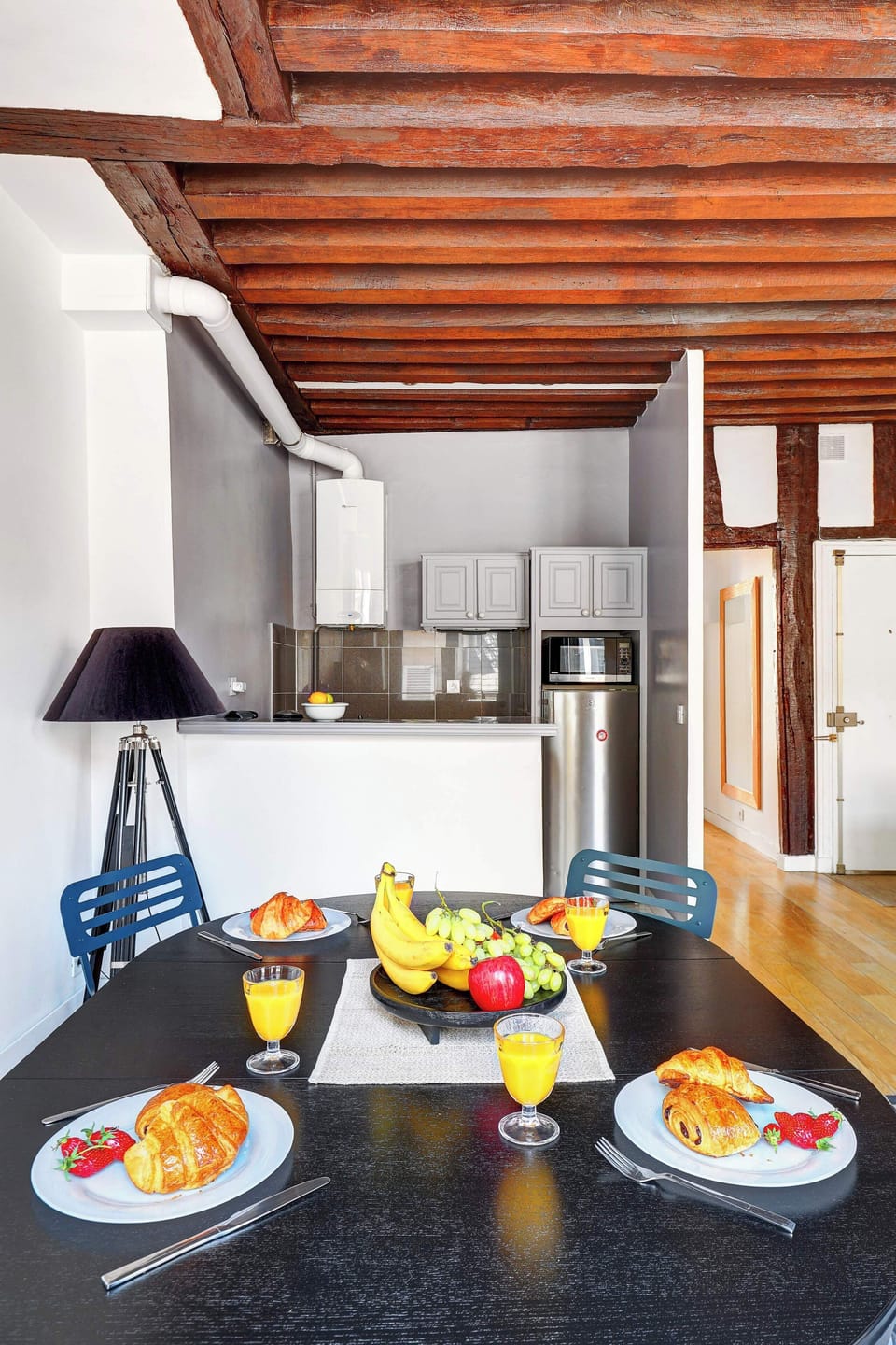 The kitchen and dining area