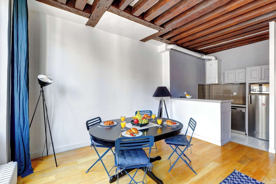 The kitchen and dining area