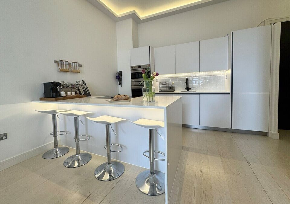 Very modern , stylish and fully equipped Kitchen with a breakfast counter 