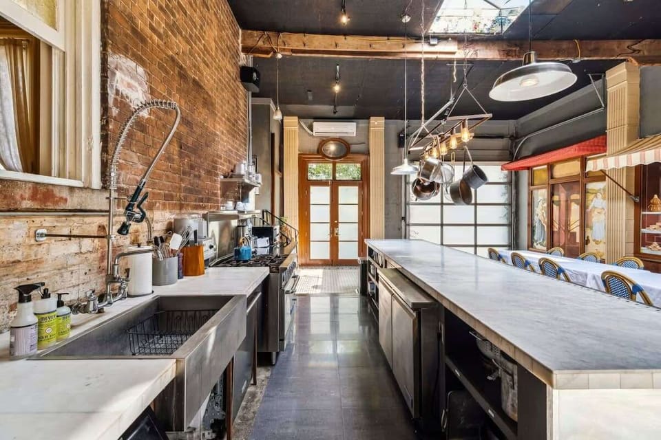 Commercial Kitchen - Fully Stocked with Kitchen Equipment