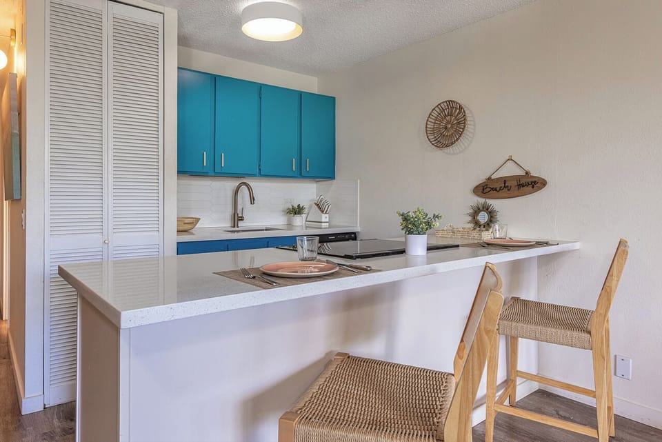 Two seater breakfast bar for casual island mornings