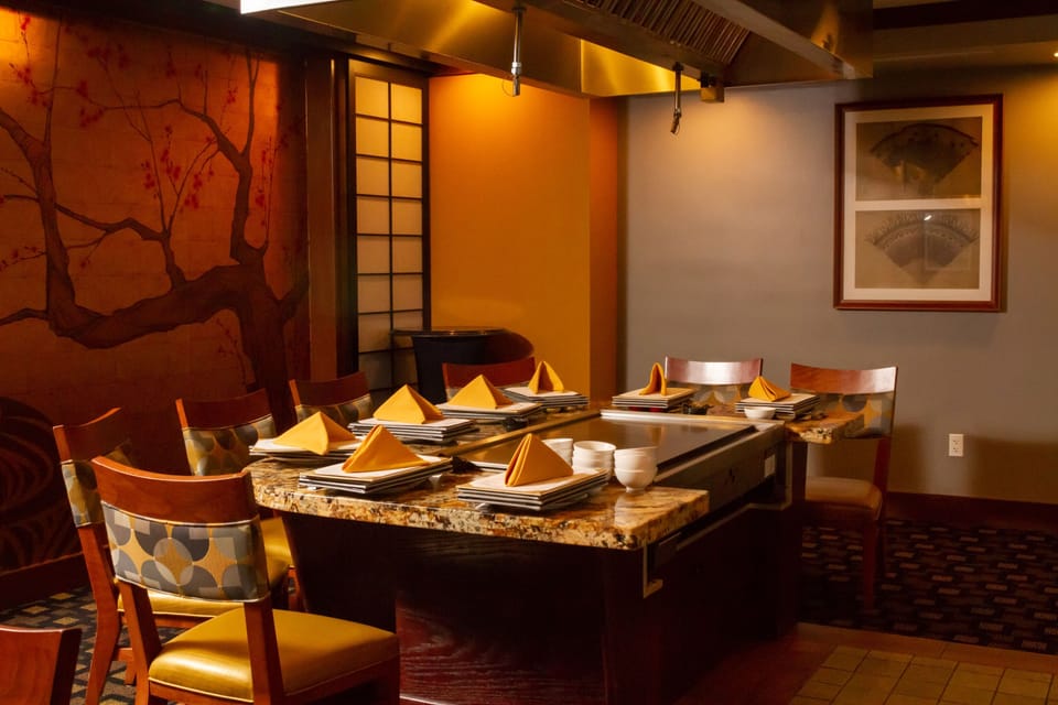 Gather around the grill for a lively chef-cooked dinner.