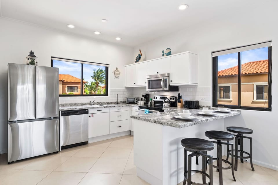 Fully equipped kitchen with Modern Appliances