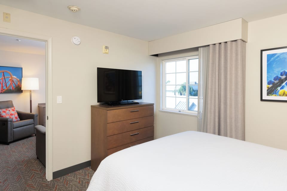 Unit with 1 Queen size bed