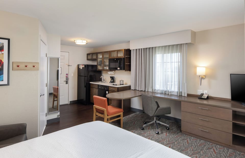 Unit with 1 queen bed