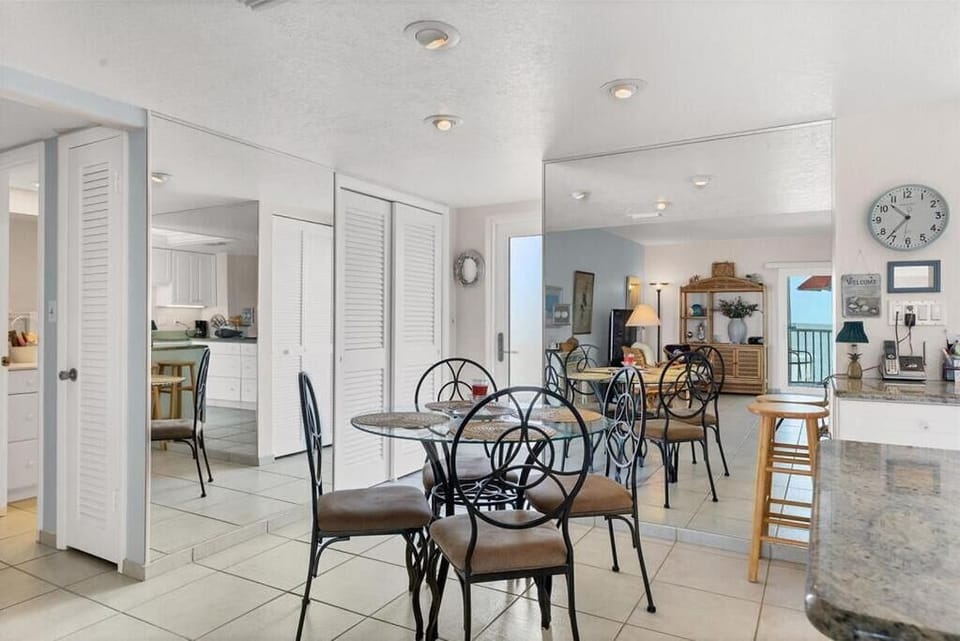 A305 - Dining Room