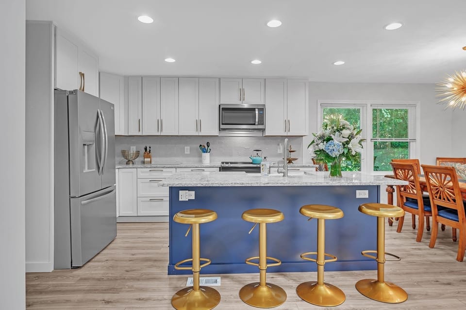 Indoors, Kitchen, Dining Table, Furniture, Table