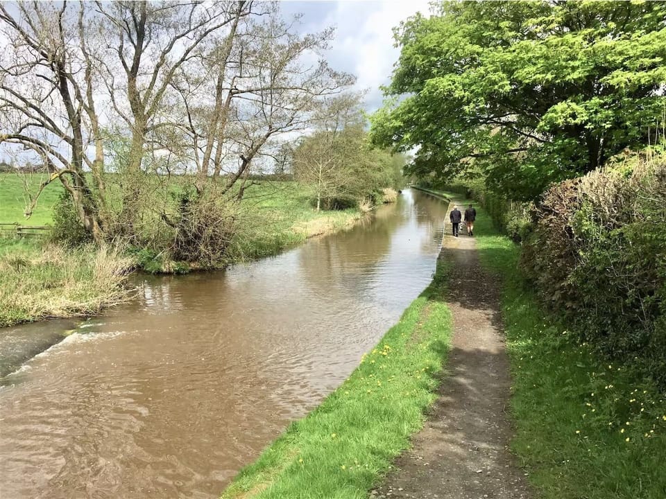 Walks along the canal - to the pubs!